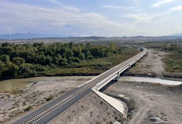 Azerbaijan gets work on railway bridge done over Hakari river
