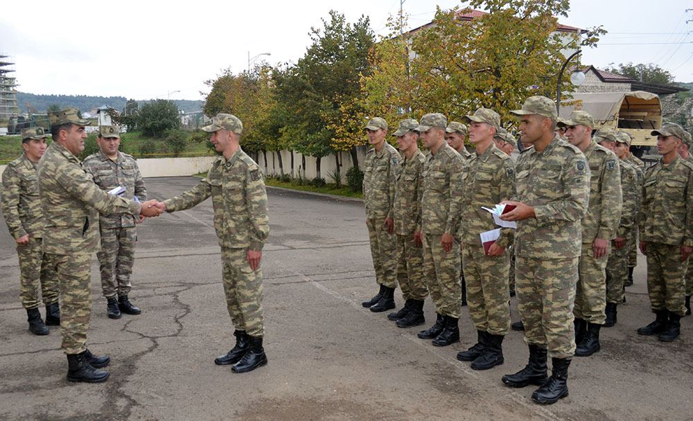 Группа азербайджанских военнослужащих, завершивших срок службы, уволена в запас (ВИДЕО)