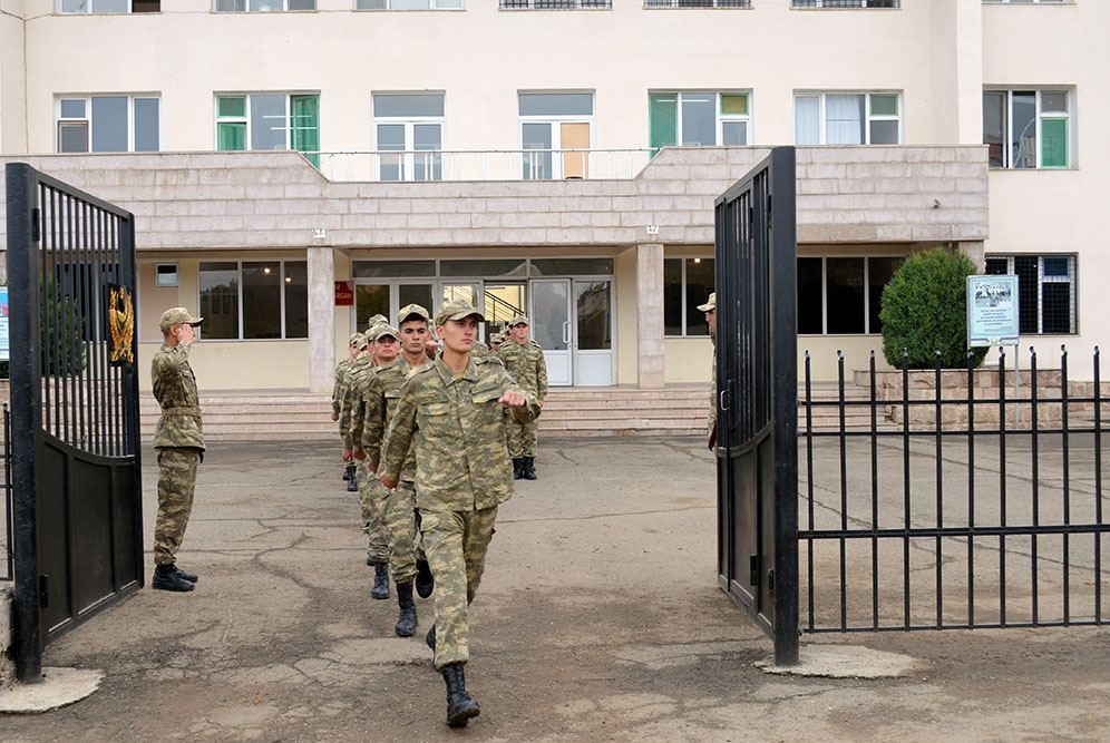 Группа азербайджанских военнослужащих, завершивших срок службы, уволена в запас (ВИДЕО)