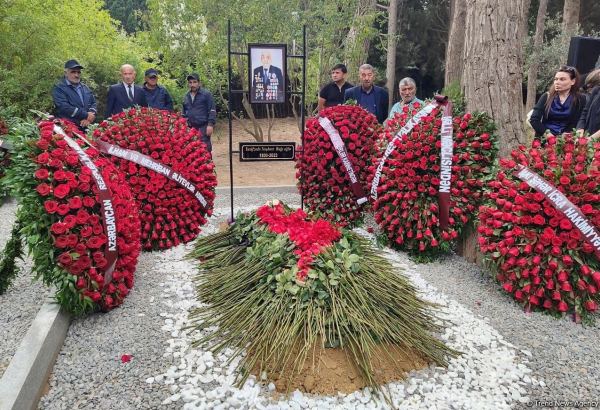 Хошбахт Юсифзаде похоронен в Аллее почетного захоронения в Баку (ФОТО)