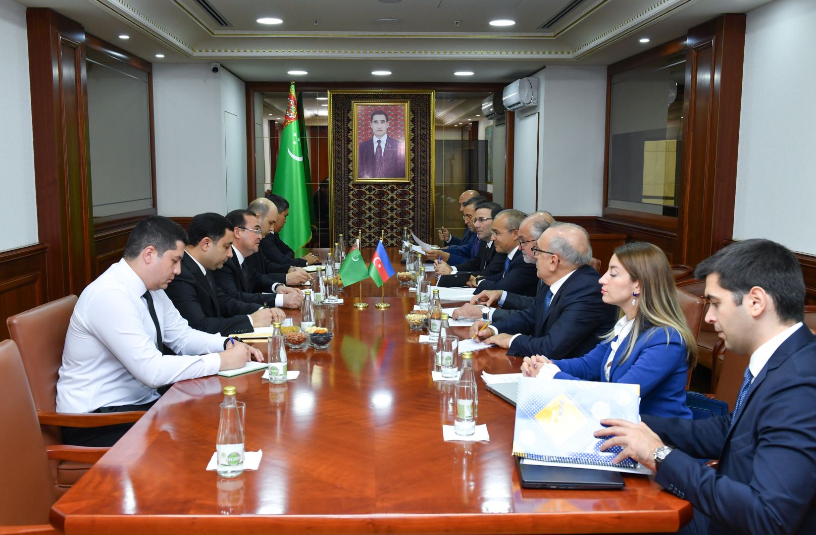 Azerbaijan, Turkmenistan review potential areas of cooperation in energy industry (PHOTO)