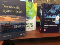 Məşhur nəşriyyatlarda çap olunan 200 kitab UNEC-in kitab fonduna hədiyyə olunub (FOTO)