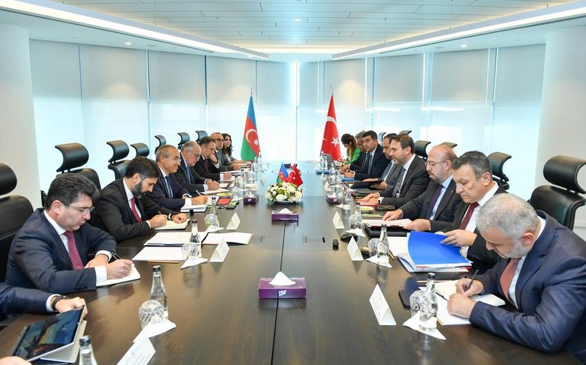 Азербайджан и Турция обсудили перспективы сотрудничества в области энергетики