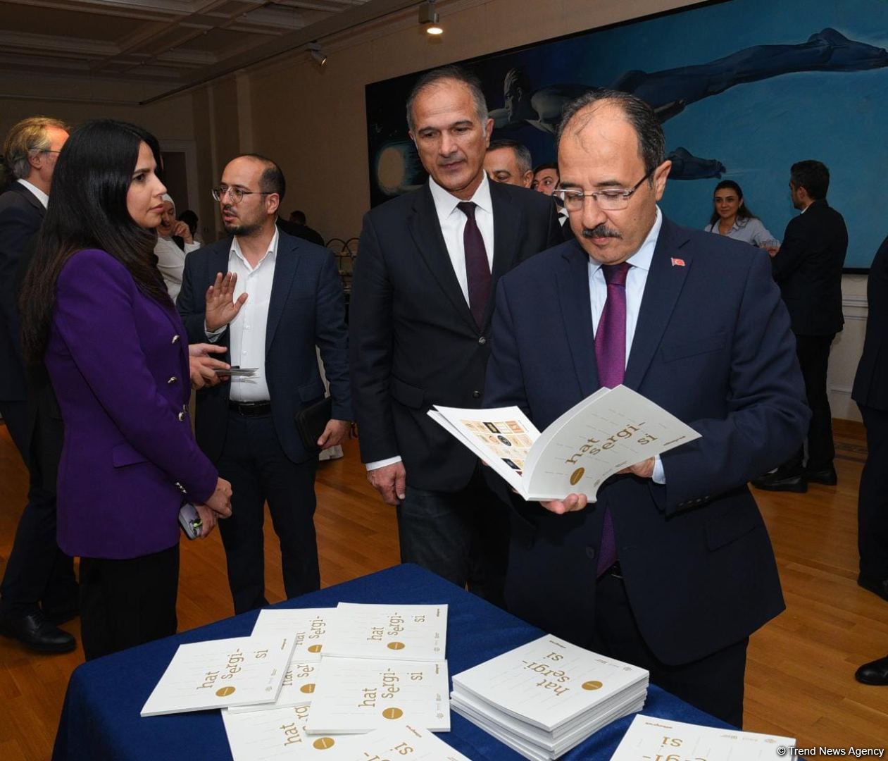 В Баку состоялось торжественное открытие выставки “Xətt Sənəti”, организованной Albayrak Group и АМИ Trend (ФОТО)