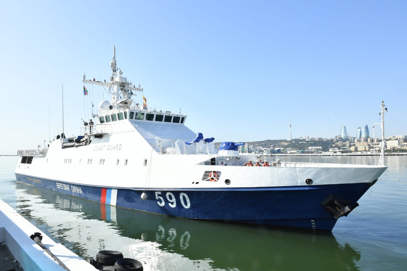 Российский пограничный сторожевой корабль прибыл в порт Баку (ФОТО)
