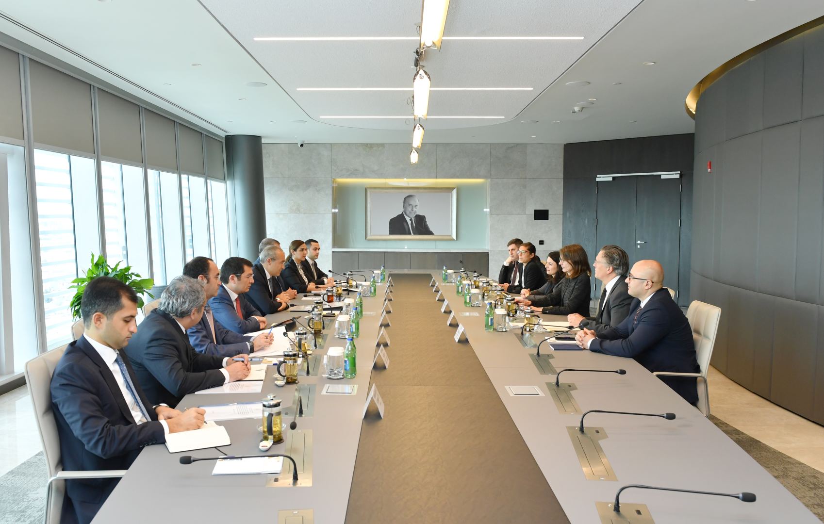 В министерстве экономики Азербайджана состоялась встреча с представителями ОЭСР и ВБ (ФОТО)