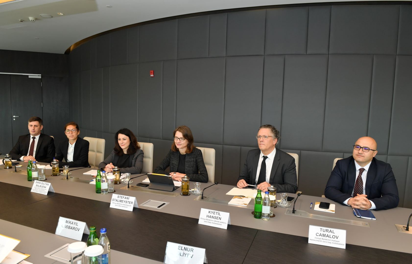 Azerbaijani Ministry of Economy holds meeting with representatives of OECD and WB (PHOTO)
