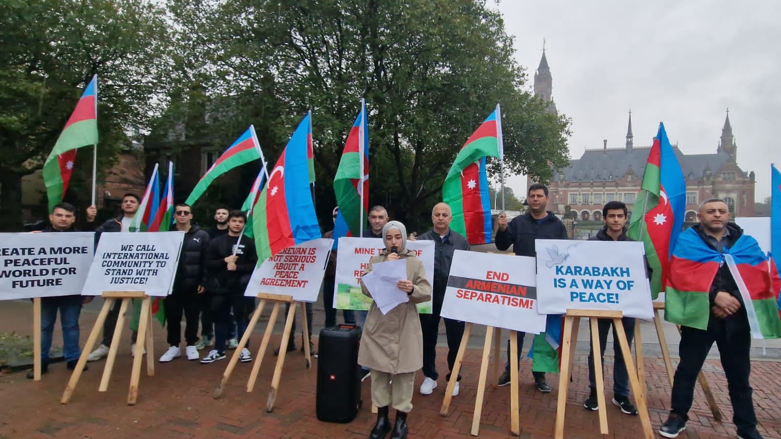 Перед зданием Международного суда прошла акция протеста азербайджанской общины (ФОТО/ВИДЕО)