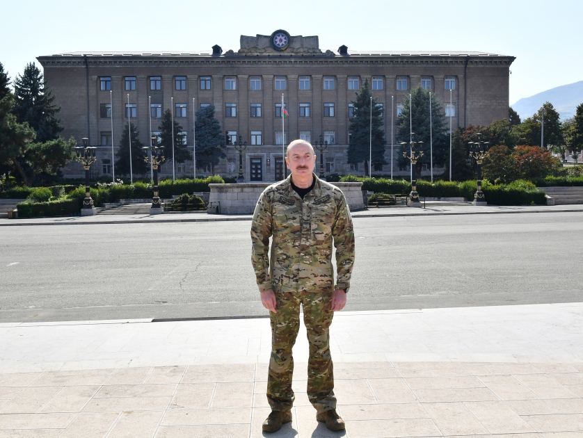 Президент Ильхам Алиев поднял Государственный флаг Азербайджанской Республики в городе Ханкенди и выступил с речью (ФОТО/ВИДЕО)