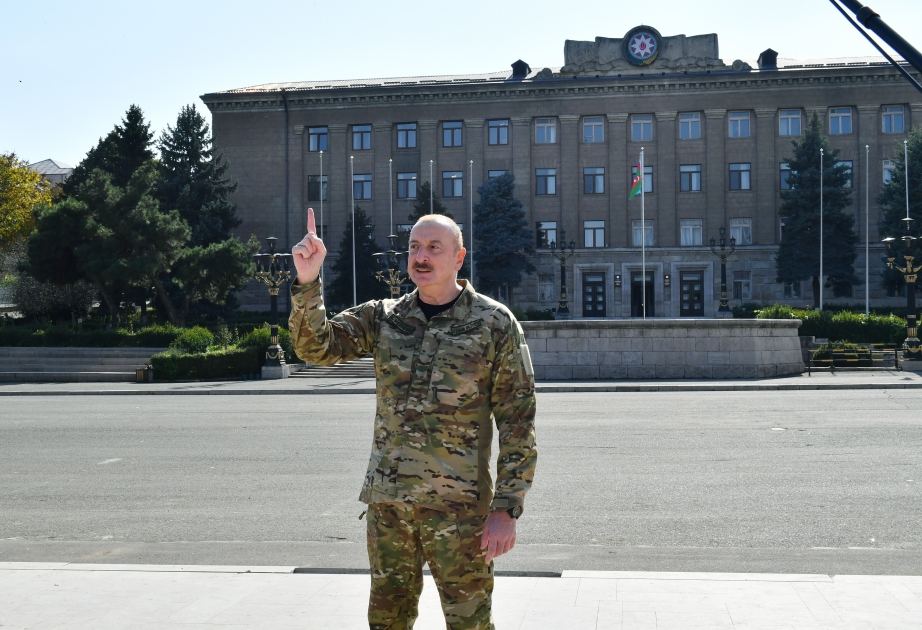 Президент Ильхам Алиев поднял Государственный флаг Азербайджанской Республики в городе Ханкенди и выступил с речью (ФОТО/ВИДЕО)