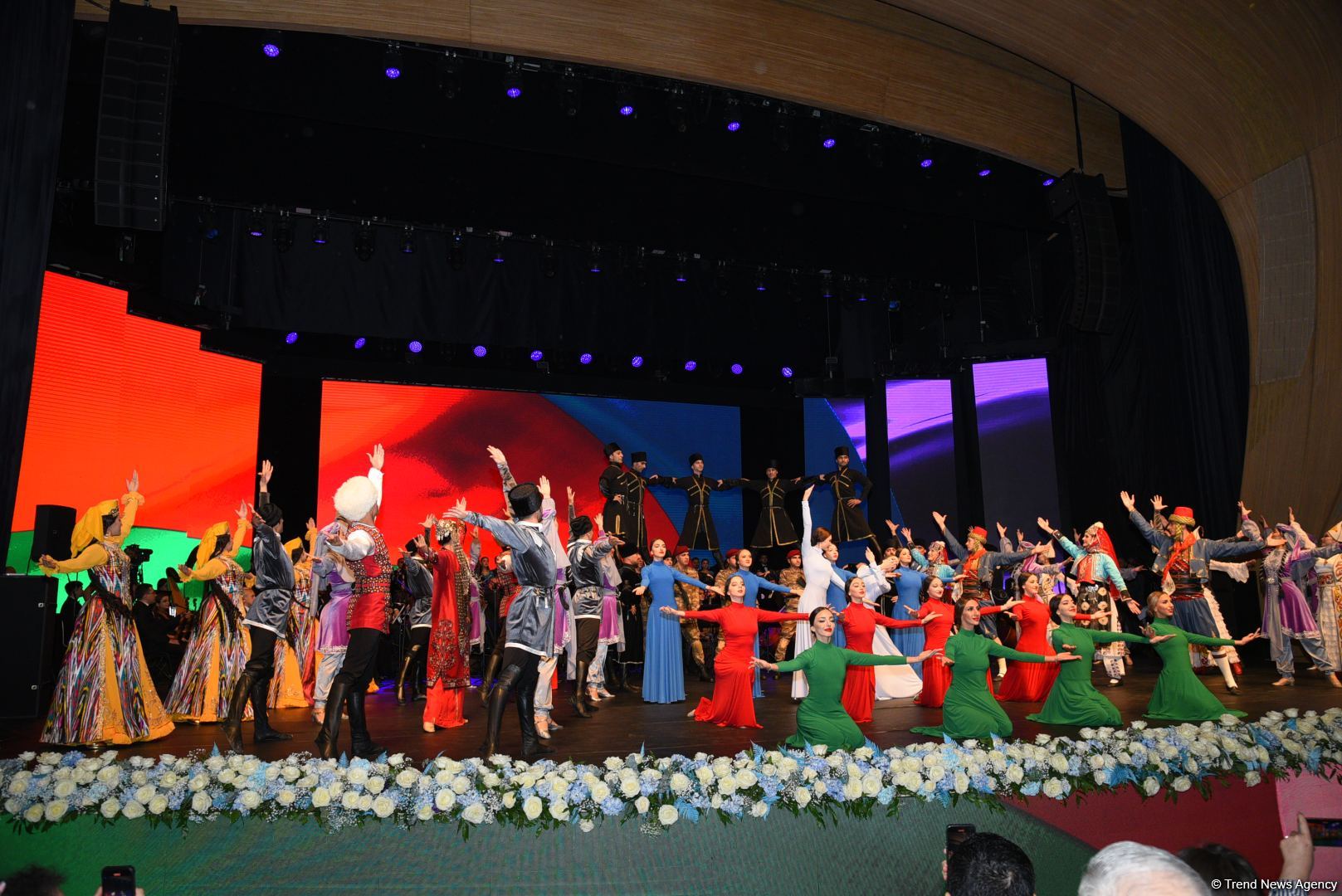 В Центре Гейдара Алиева состоялся торжественный вечер в честь 30-летия ТЮРКСОЙ – вручение медали 