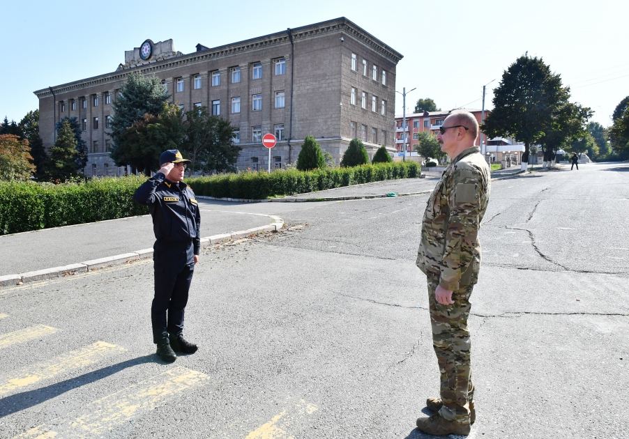 Президент Ильхам Алиев поднял Государственный флаг Азербайджанской Республики в городе Ханкенди и выступил с речью (ФОТО/ВИДЕО)