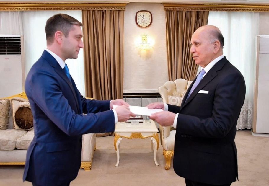 Посол Азербайджана вручил копии верительных грамот главе МИД Ирака (ФОТО)