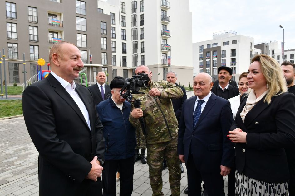 В «День города Физули» Президент Ильхам Алиев встретился с переселившимися в Физули жителями и представителями общественности района (ФОТО)