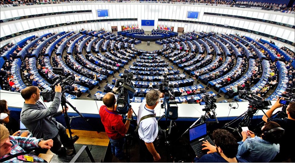Rüşvətə qurşanan "demokratlar" - Öz gözündə tiri görməyən Avropa Parlamenti