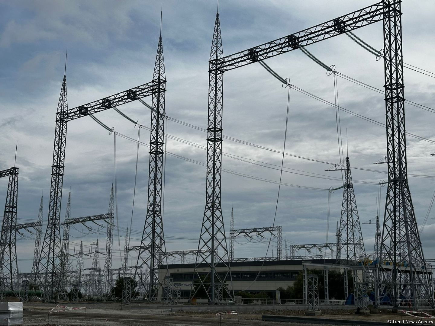 Mingəçevirdə inşa edilən yeni elektrik stansiyasında görülən işlər açıqlanıb (FOTO)