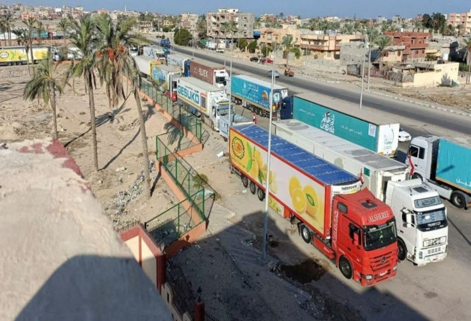 Израиль пропустила грузовики с очередной партией гумпомощи в сектор Газа