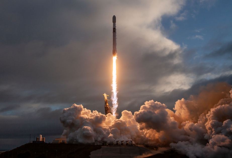“SpaceX” daha 46 peykini orbitə çıxarıb