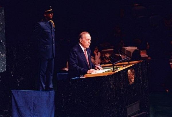 Один день Гейдара Алиева: Общенациональный лидер с трибуны ООН - об опасности агрессивного национализма для всего мира