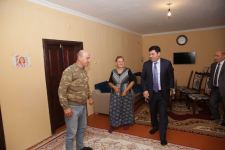 Elnur Rzayev antiterror tədbirləri zamanı yaralanan hərbi qulluqçularımızı evində ziyarət edib (FOTO)