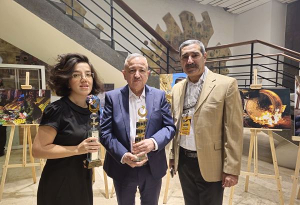 Фестиваль в Турции: Вагиф Мустафаев удостоен награды, а "Азербайджанфильм" провела выставку киноафиш (ФОТО)