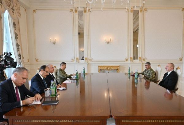 Президент Ильхам Алиев принял министра национальной обороны Турции (ВИДЕО)