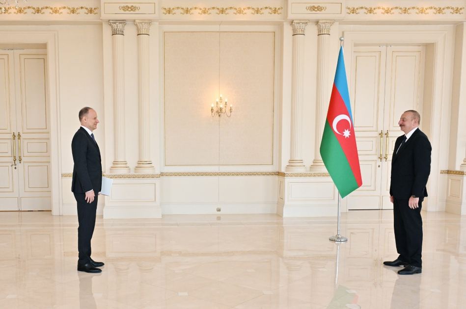 Президент Ильхам Алиев принял верительные грамоты новоназначенного посла Швейцарии в Азербайджане (ФОТО/ВИДЕО)