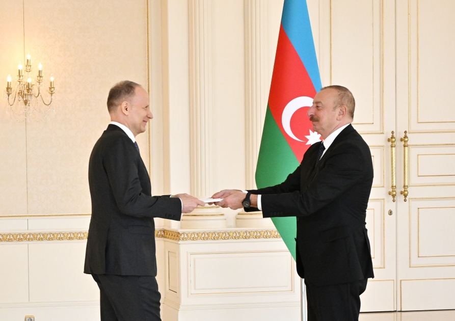 Президент Ильхам Алиев принял верительные грамоты новоназначенного посла Швейцарии в Азербайджане (ФОТО/ВИДЕО)
