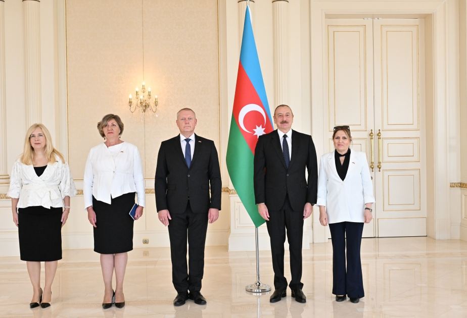 Президент Ильхам Алиев принял верительные грамоты новоназначенного посла Латвии в Азербайджане (ФОТО/ВИДЕО)