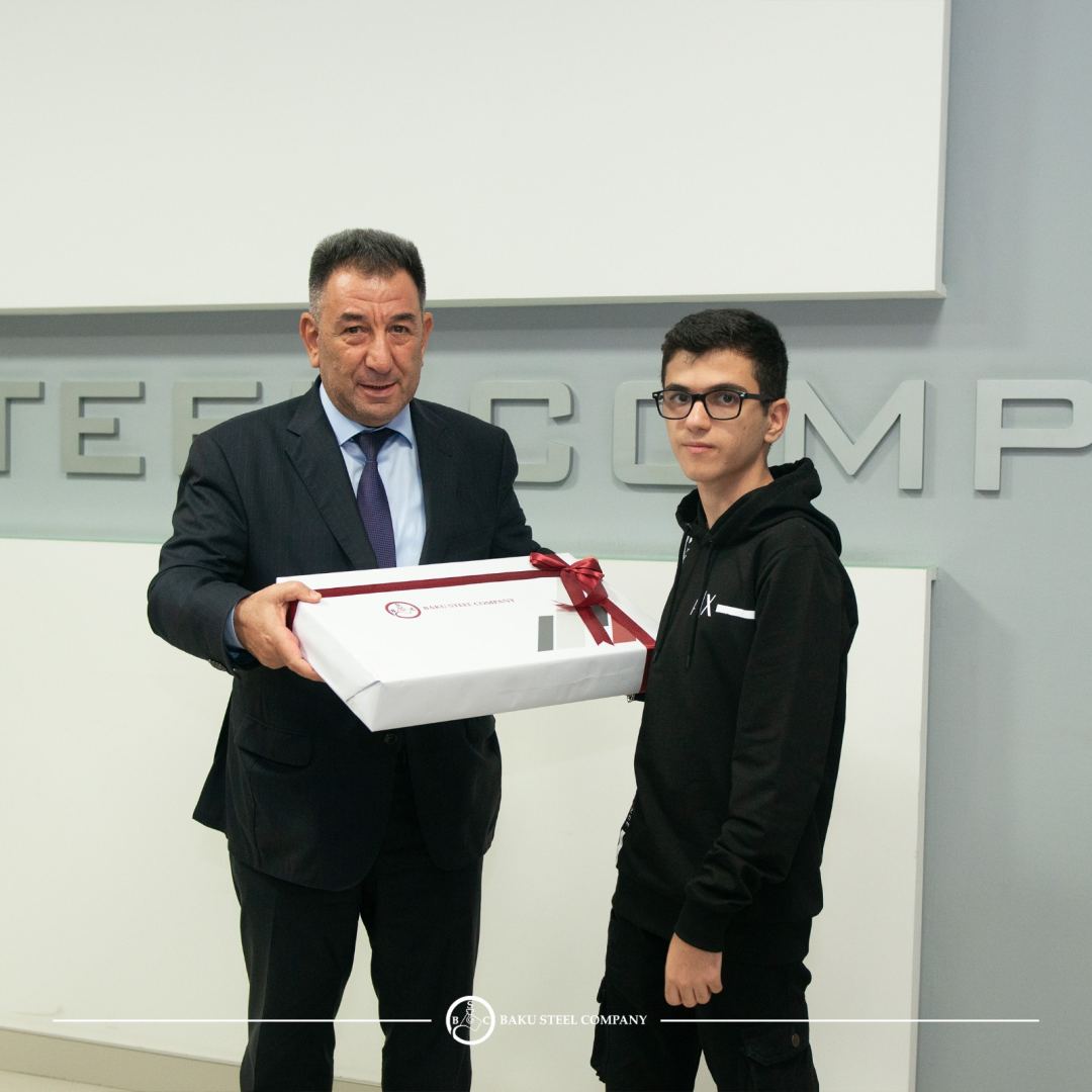 Baku Steel Company CJSC rewarded children of its employees who entered universities with high points (PHOTO)