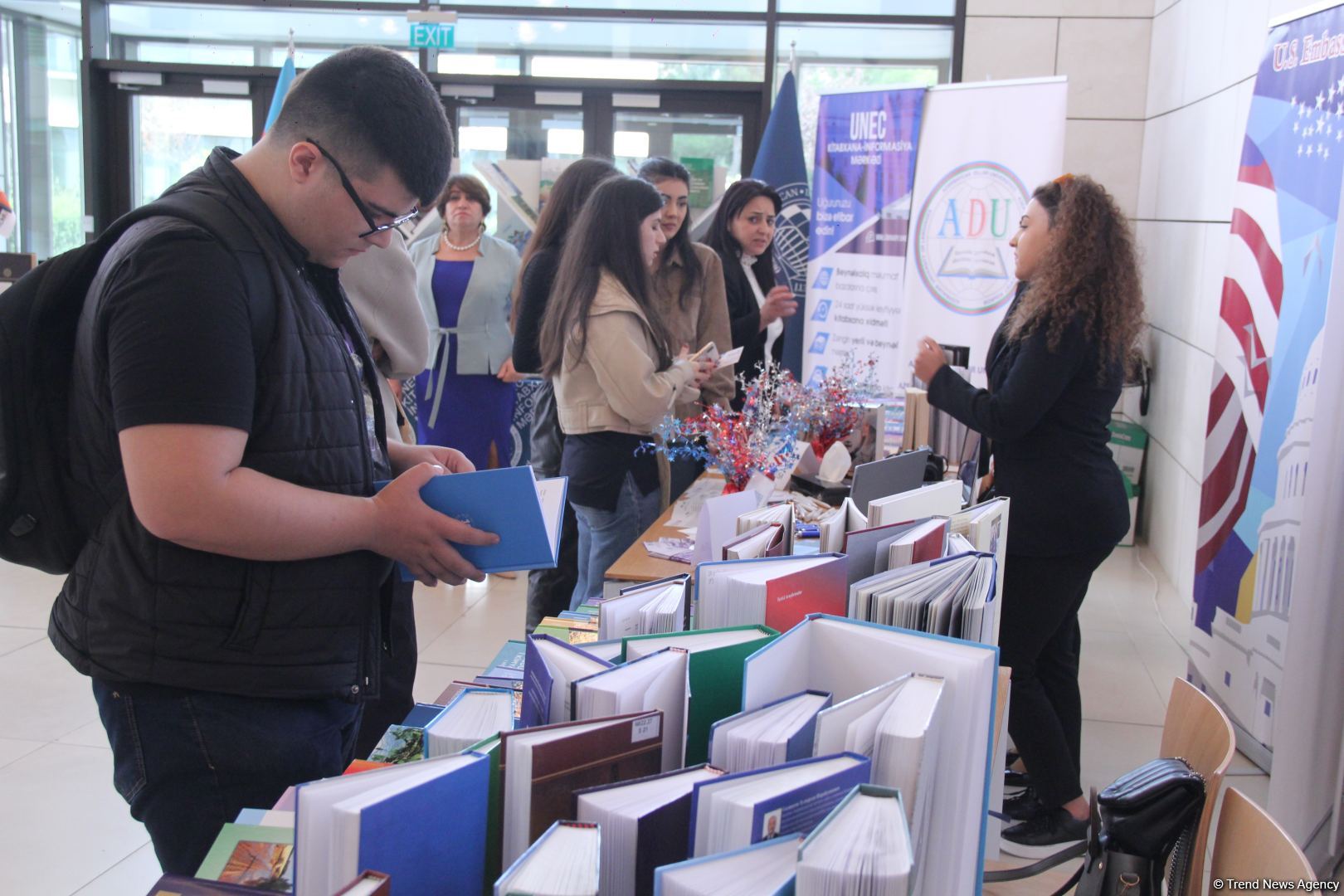 В Университете ADA состоялось открытие книжной выставки, посвященной 100-летию великого лидера Гейдара Алиева (ФОТО)