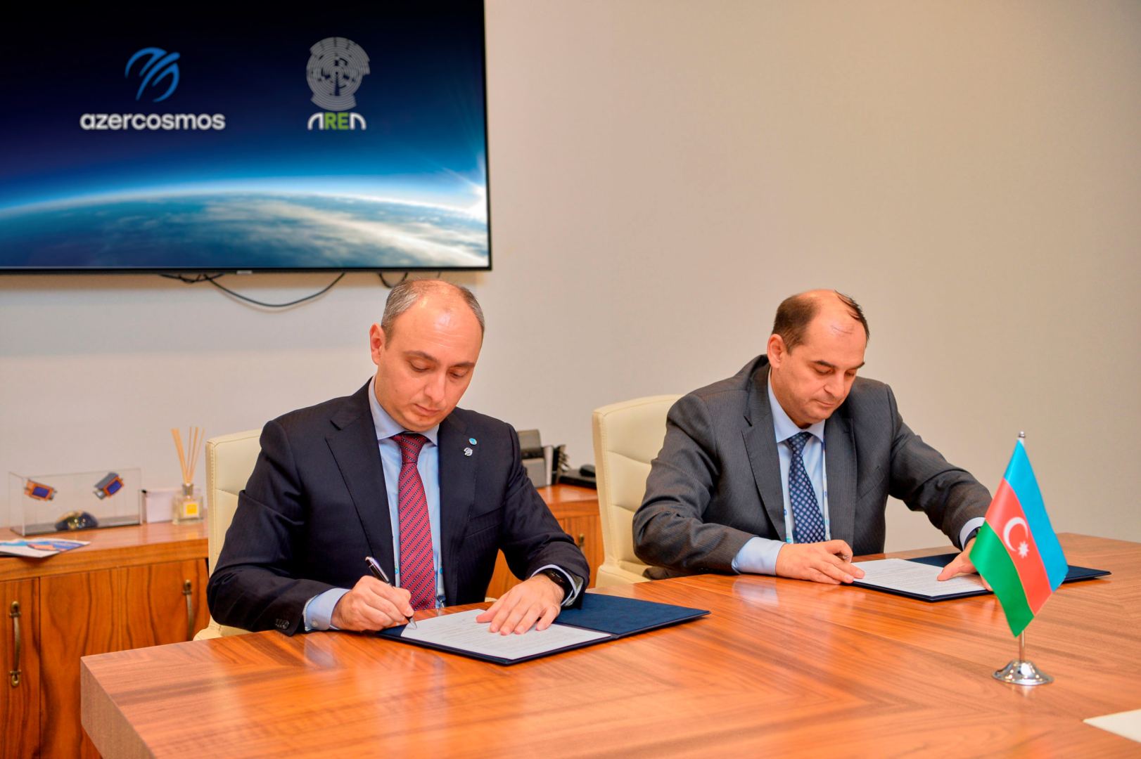 «Азеркосмос» приступил к сотрудничеству с Госагентством по возобновляемым источникам энергии