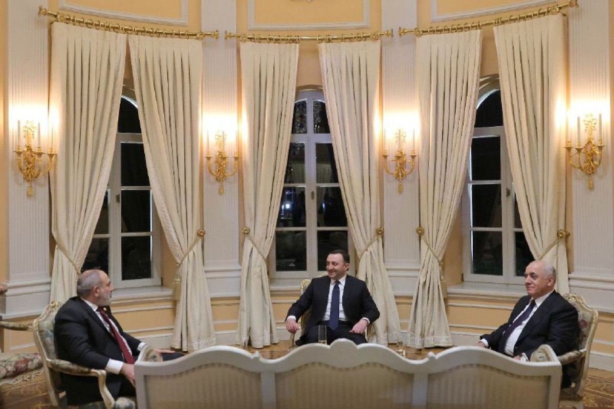 Али Асадов и Никол Пашинян встретились в Тбилиси (ФОТО)