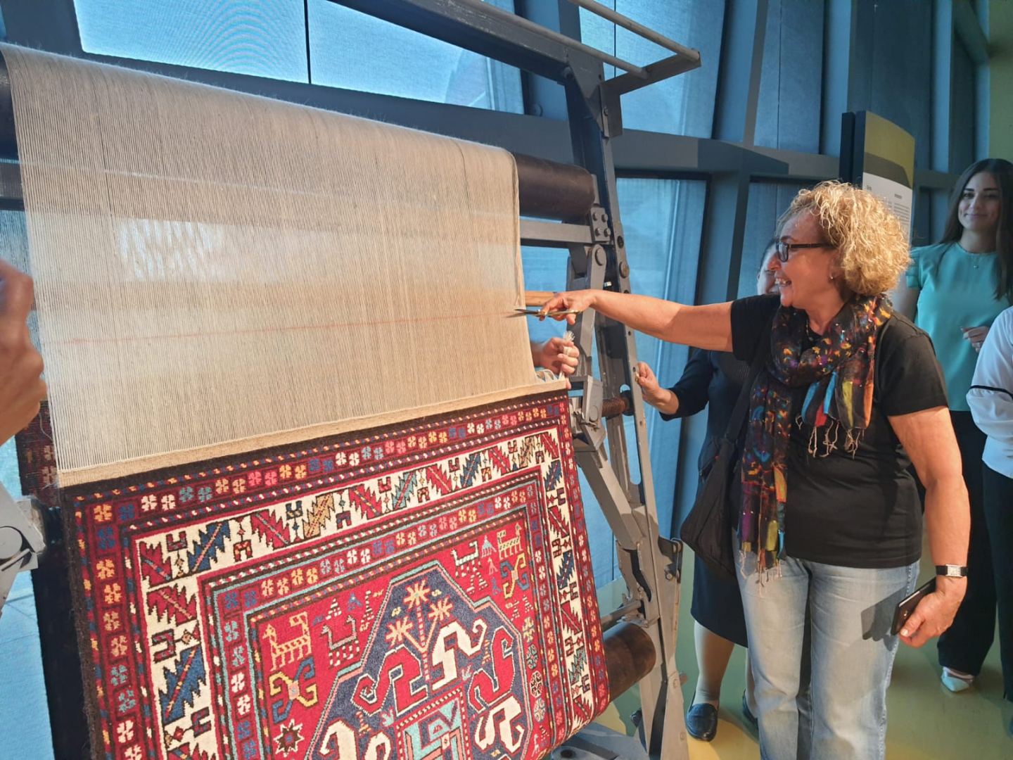 В Музее ковра в Баку прошла церемония срезки со станка ковра "Малыбейли" (ФОТО)