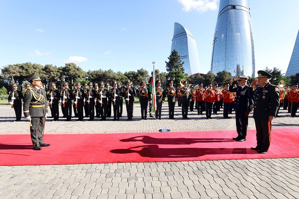 Итальянский адмирал прибыл в Азербайджан (ФОТО/ВИДЕО)