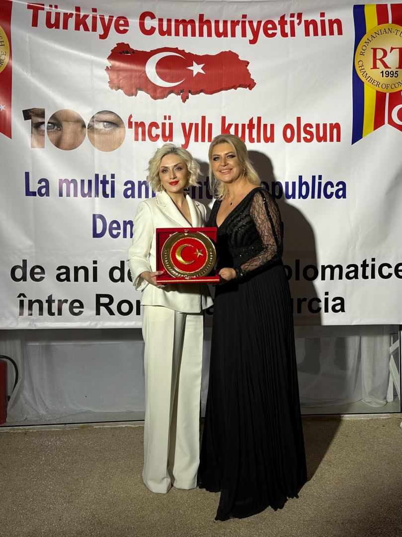 В Румынии представлена коллекция Гюльнары Халиловой "Карабах и Тюркский мир" - спецприз в честь 100-летия Турецкой Республики (ФОТО)