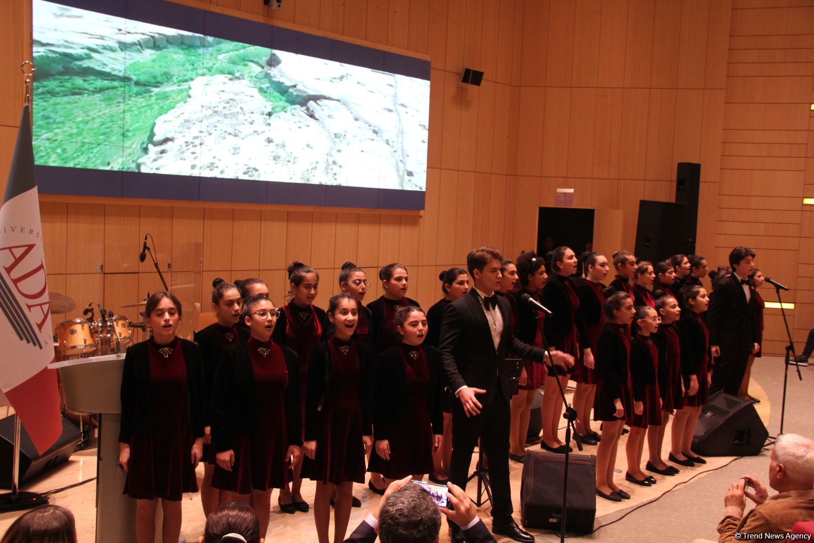 В Университете ADA прошел концерт мастеров искусств, посвященный Дню Победы (ФОТО)