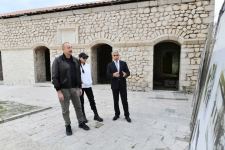 Президент Ильхам Алиев и Первая леди Мехрибан Алиева ознакомились с реставрационными работами, проводимыми Фондом Гейдара Алиева в мечети Мамайы в Шуше (ФОТО)