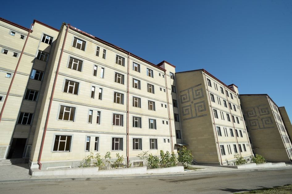 Президент Ильхам Алиев и Первая леди Мехрибан Алиева осмотрели здание профессионального училища и колледжа в городе Шуша (ФОТО)