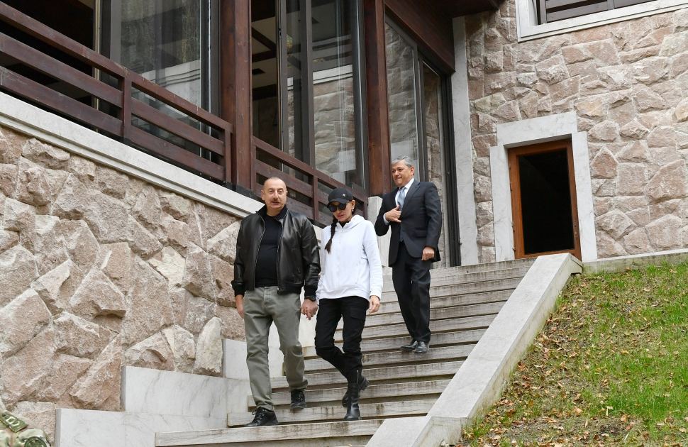 Президент Ильхам Алиев и Первая леди Мехрибан Алиева посетили Иса булагы в Шуше (ФОТО)