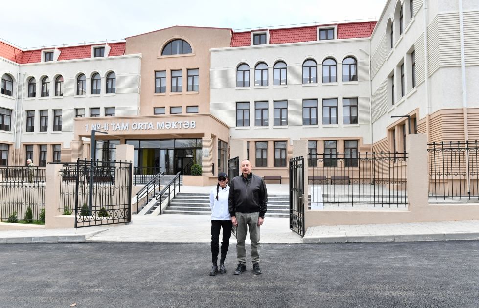 Президент Ильхам Алиев и Первая леди Мехрибан Алиева приняли участие в открытии Шушинской городской полной средней школы номер 1 (ФОТО)