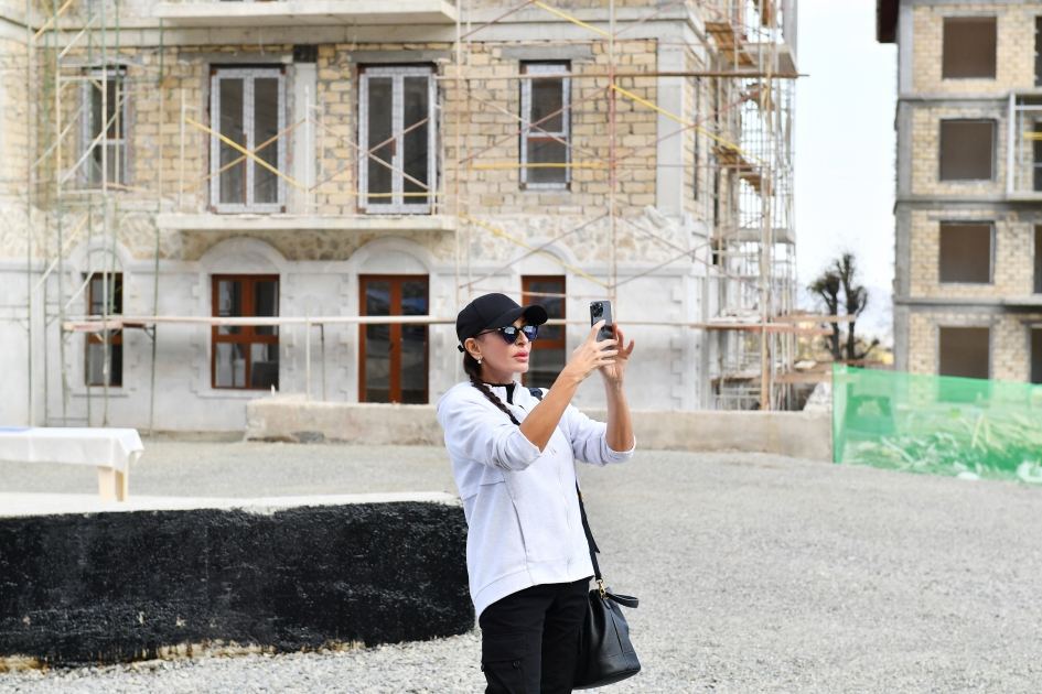 Президент Азербайджана Ильхам Алиев и Первая леди Мехрибан Алиева совершили поездку в Шушу (ФОТО)