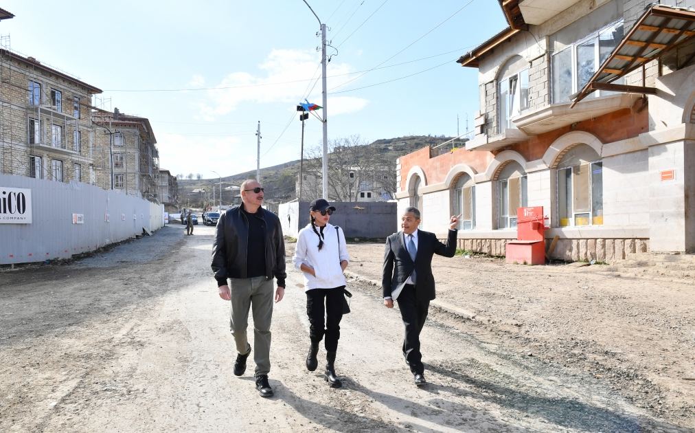 Президент Азербайджана Ильхам Алиев и Первая леди Мехрибан Алиева совершили поездку в Шушу (ФОТО)