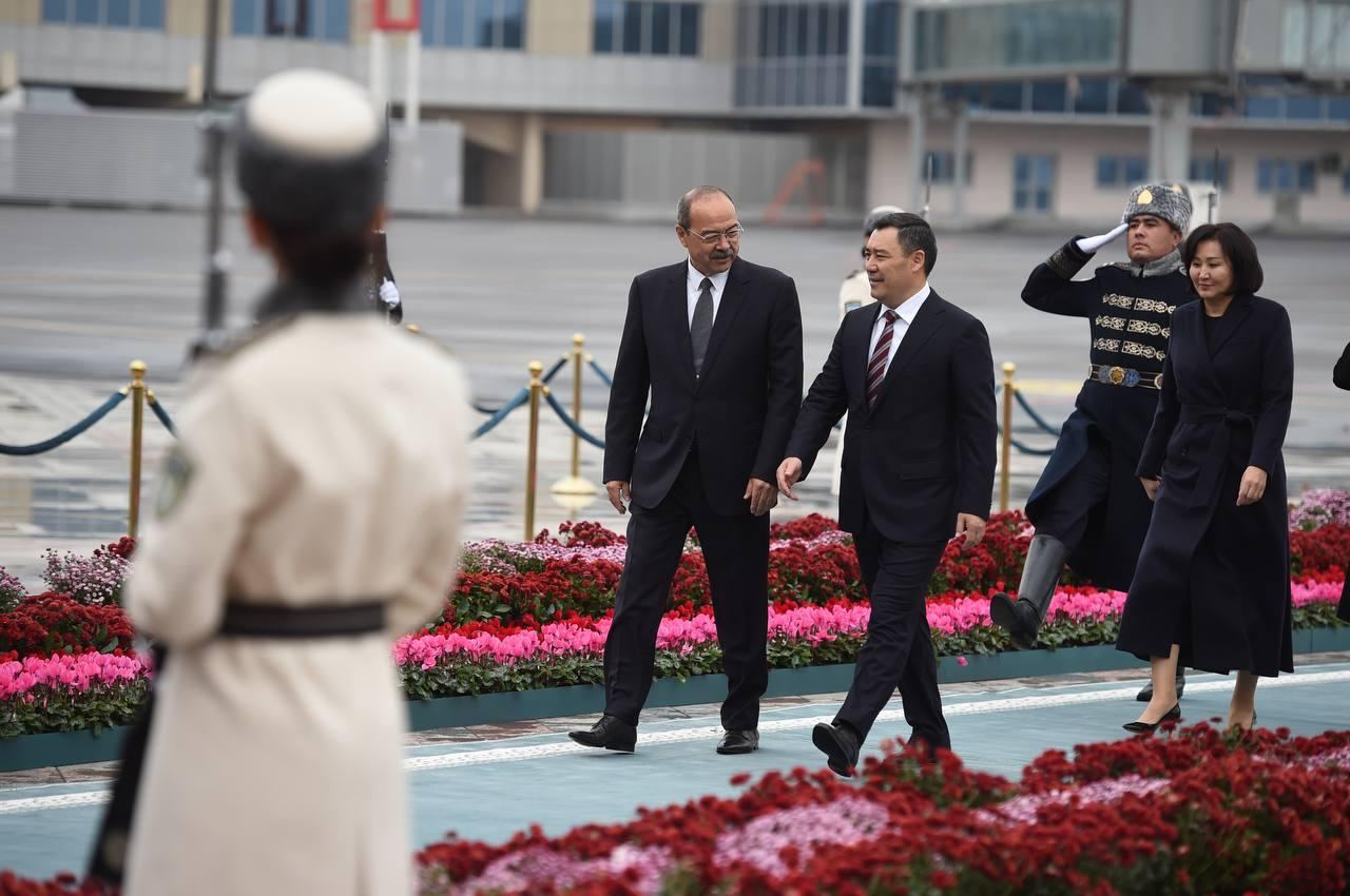 Президент Кыргызстана прибыл в Ташкент для участия в саммите ОЭС