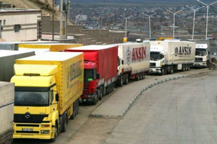 Названо количество грузовых автомобилей, ожидающих проезда на границе Азербайджана