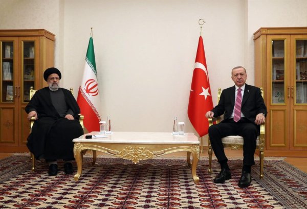 Эрдоган обсудил региональные вопросы с Раиси в Ташкенте