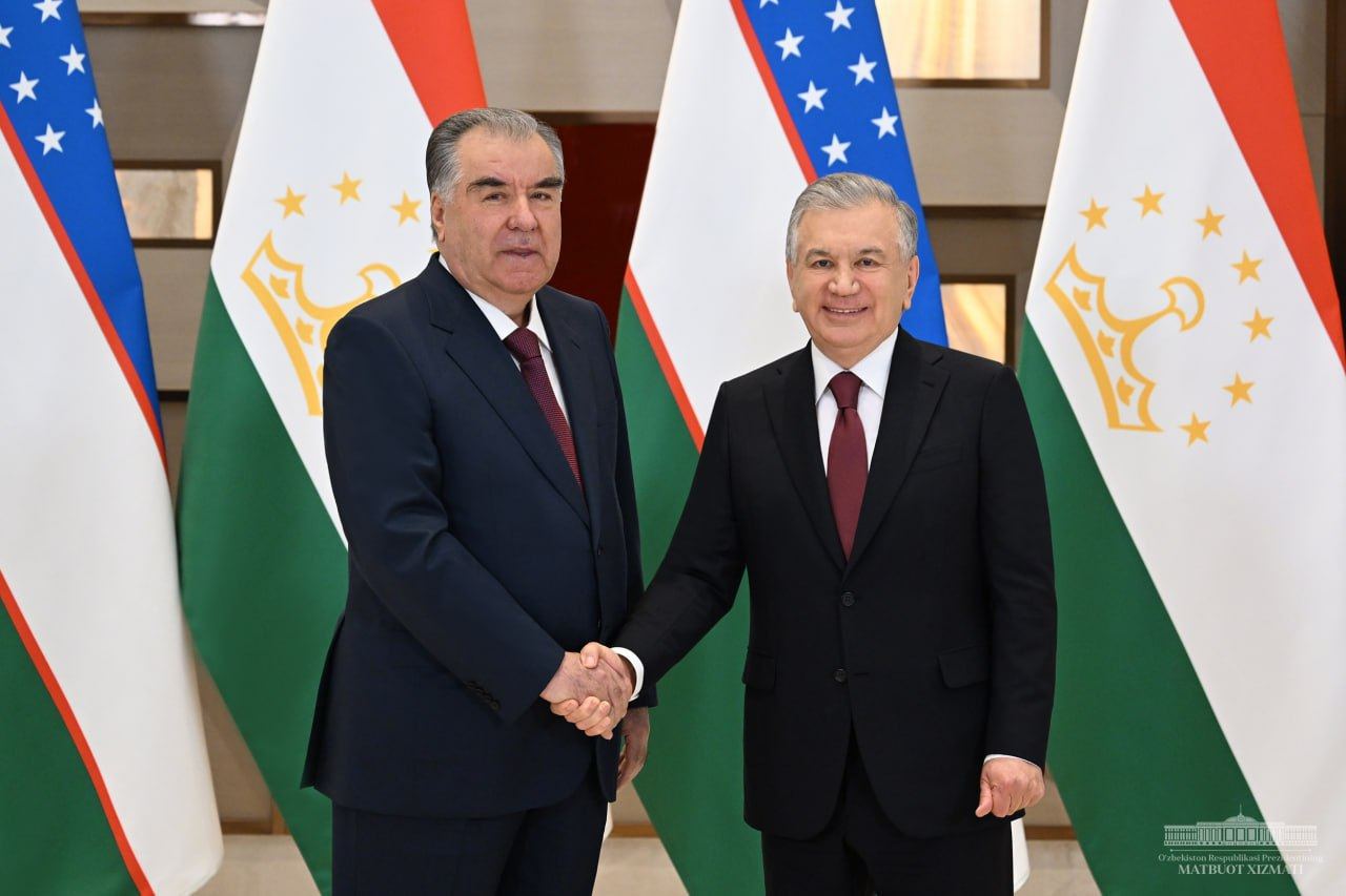 Presidents Mirziyoyev, Rahmon discuss strengthening Uzbek-Tajik relations