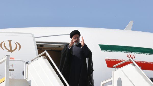 Iranian president to pay visit Russia