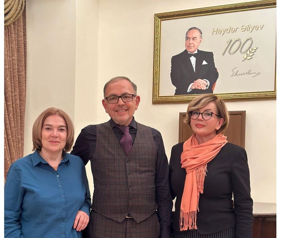 В Азербайджане гостеприимство - это отдельная тема: интервью с директором Астраханского драмтеатра
