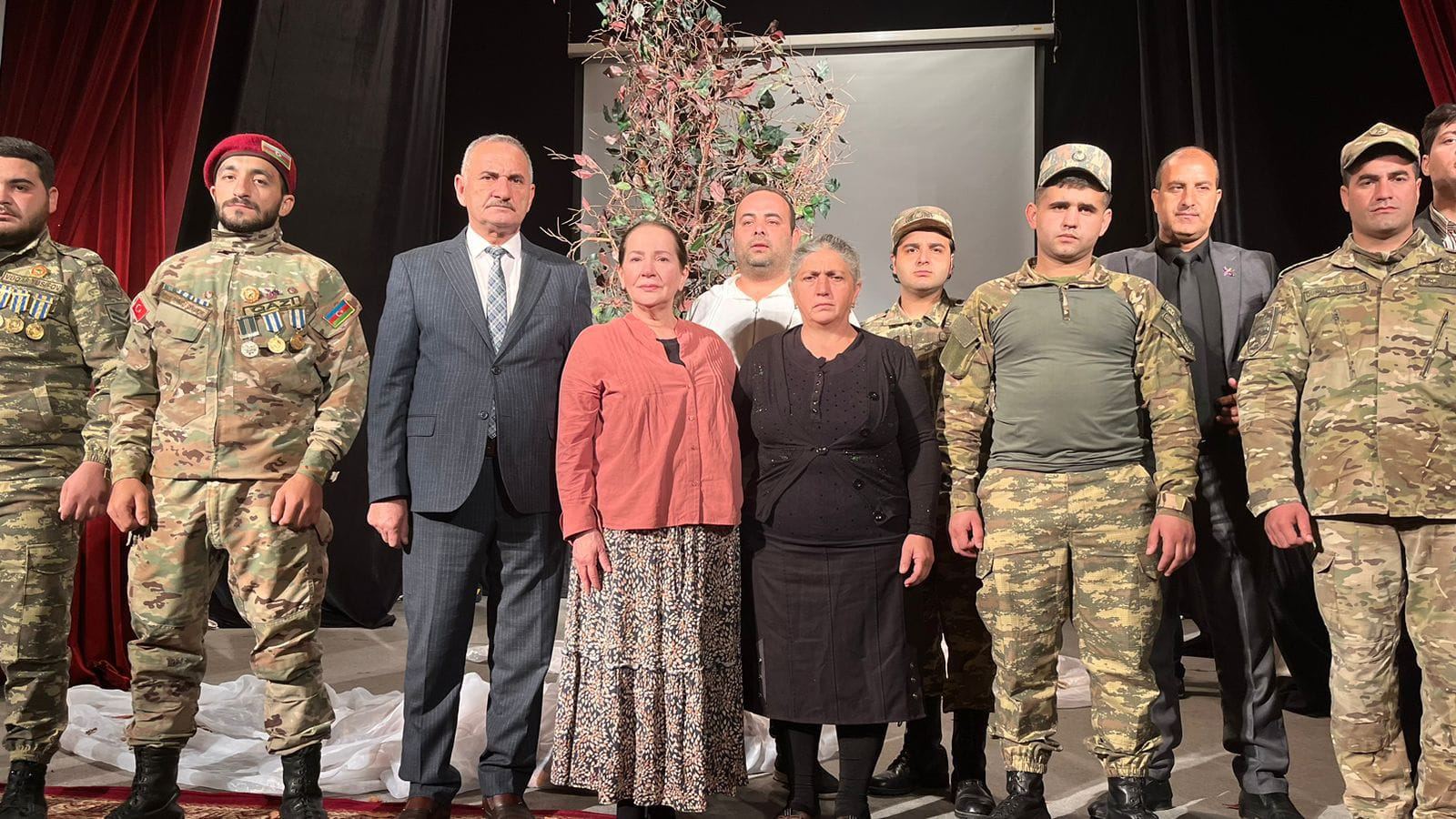 В Гузанлы представлен спектакль “İnanıram”, посвященный памяти шехидов и матерям героев Карабахской войны (ФОТО)